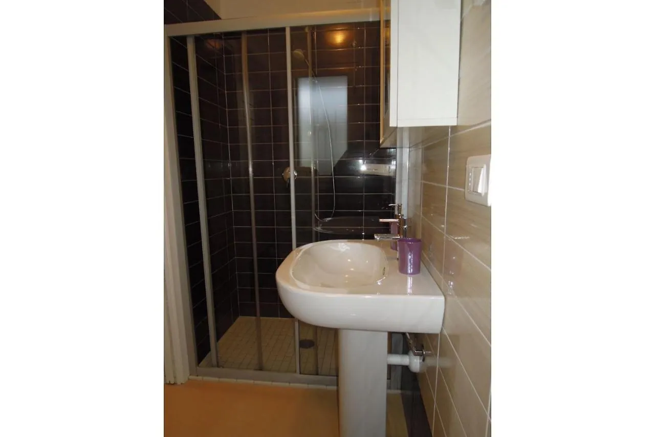 Lovely One Bedroom Apartment Close To The Beach 比比翁